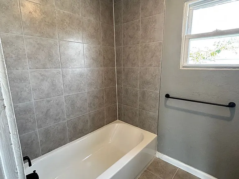 216 S Moore Ave — Photo 9