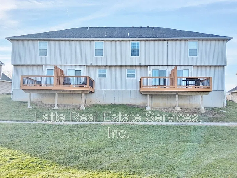2 bed, 2.5 bath, 1150 sqft, $1,450 — Photo 2