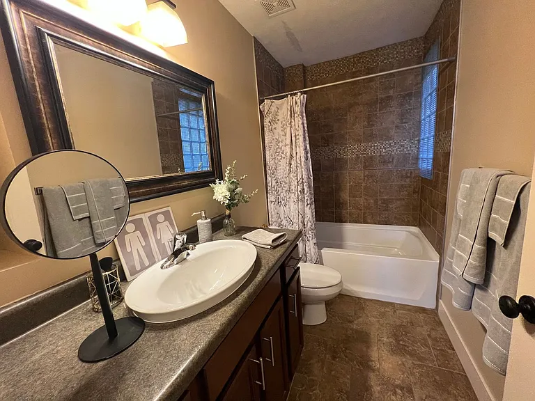 2934 Leavenworth St — Photo 94