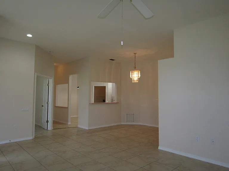 463 Bermuda Isles Cres — Photo 4