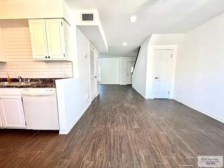 3908 Las Palmas Cir — Photo 13