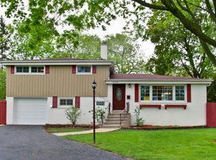 1020 Pam Anne Dr, Glenview, IL 60025