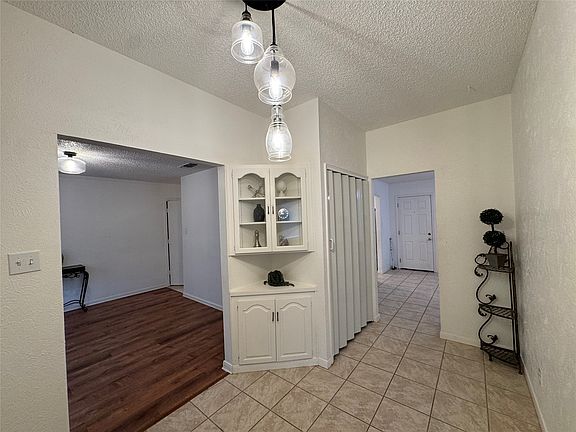 3rd image of 2108 Barron Ln