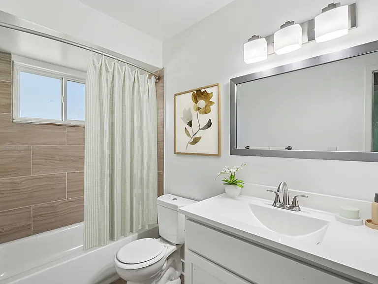 Stoneybrooke Apartments — Photo 7