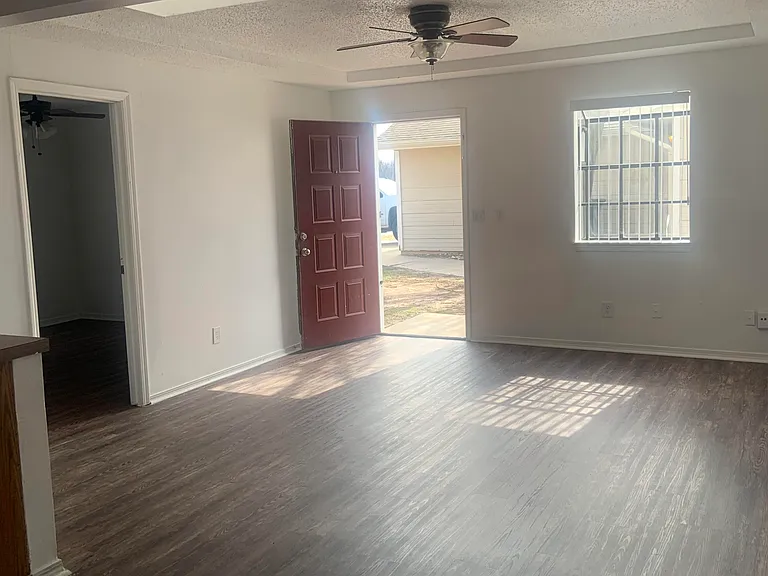 1225 Parkwood Ct #1225 — Photo 7