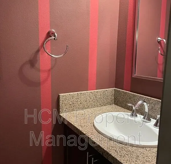 595 Rockefeller — Photo 11