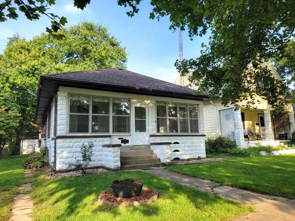 521 N Maple St, Momence, IL 60954