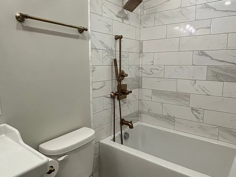 230 W 400 N — Photo 11