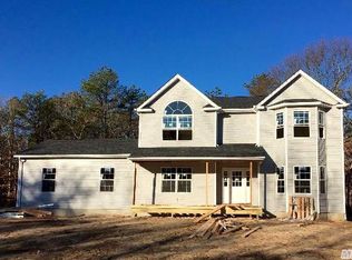 62 Madeline Rd, Ridge, NY 11961