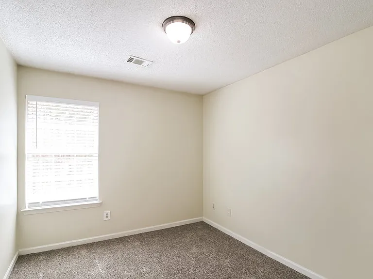 1752 Old Dogwood — Photo 14