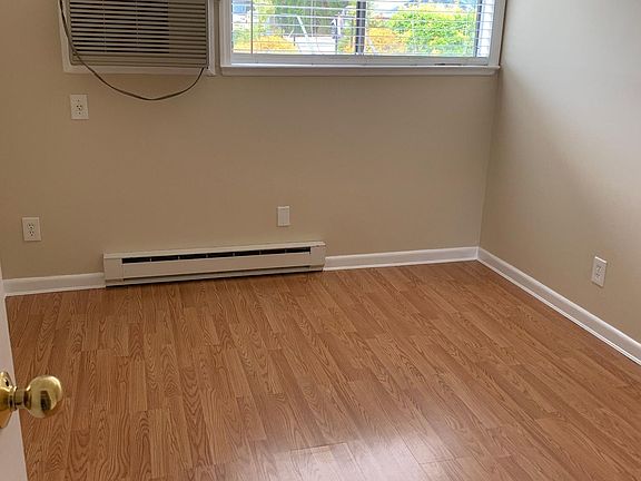 5th image of 4 Glenwood Ave APT A2