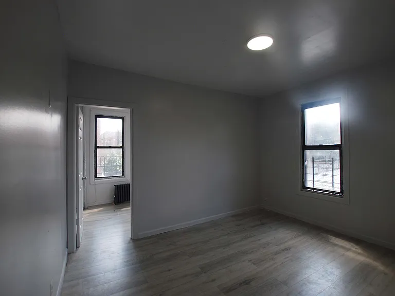 1400 Beach Ave #2 — Photo 16