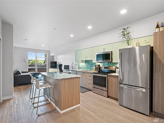 5th image of 1085 103rd Ave NE APT 203