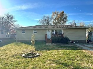 228 Willowrun Dr, Moro, IL 62067