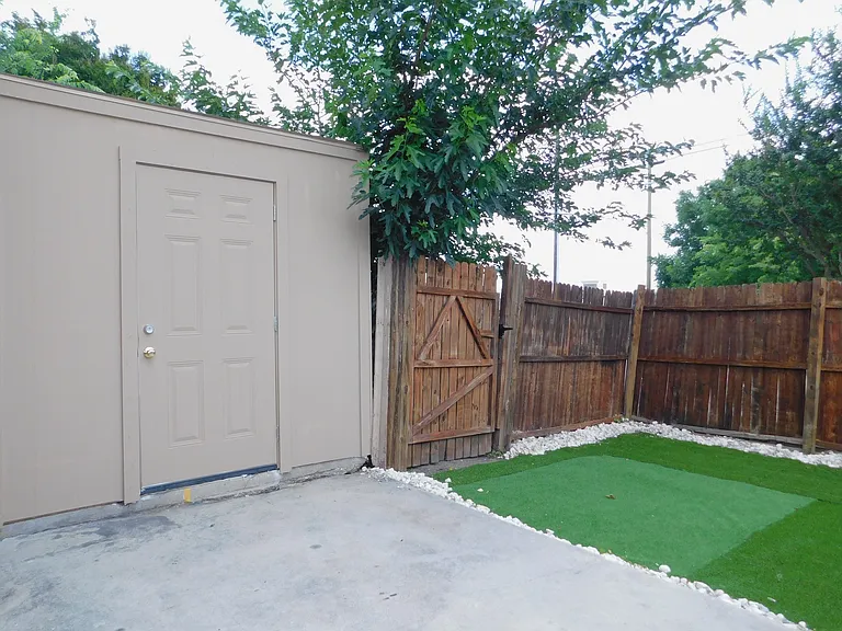 9258 Burbank — Photo 23