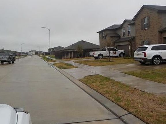 Exterior Neighborhood (street photo)