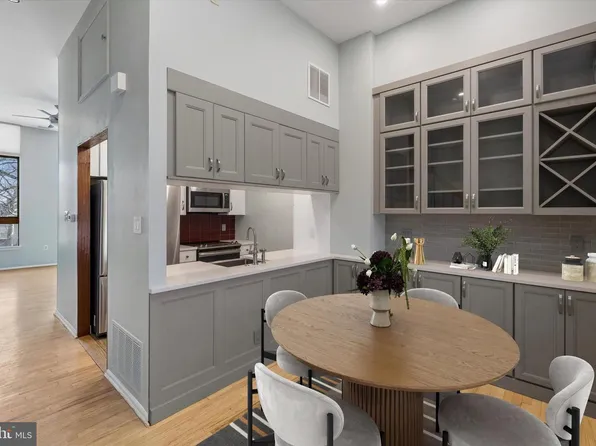 210 Church St #1C, Philadelphia, PA 19106