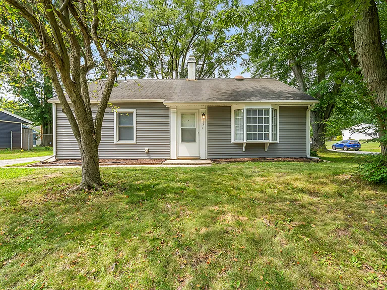 2360 Arrow St — Photo 2