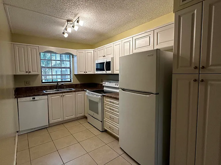 321 Olivewood Pl #121 — Photo 1