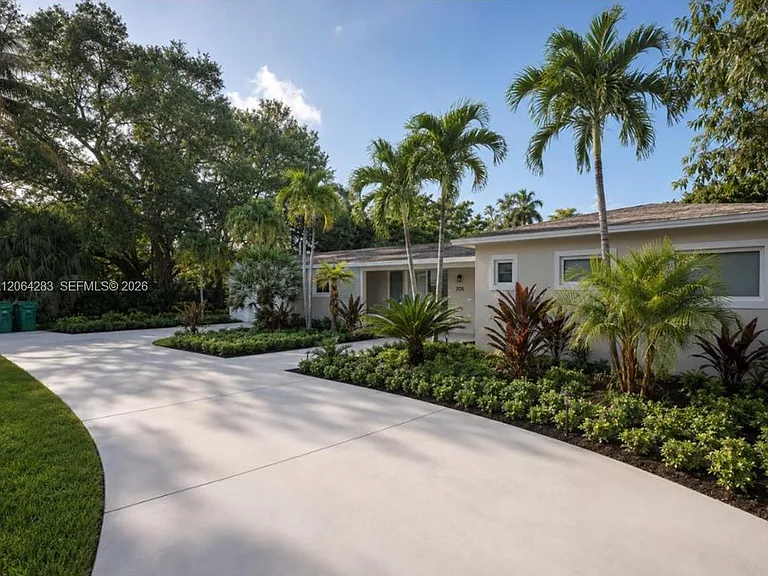 7025 SW 71st Ct — Photo 1
