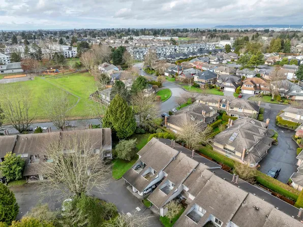 7300 Ledway Rd #8, Richmond, BC V7C 4N9