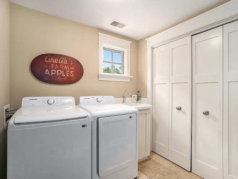 27 Howard Ave — Photo 18