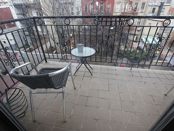 3rd image of 183 Humboldt St APT 3