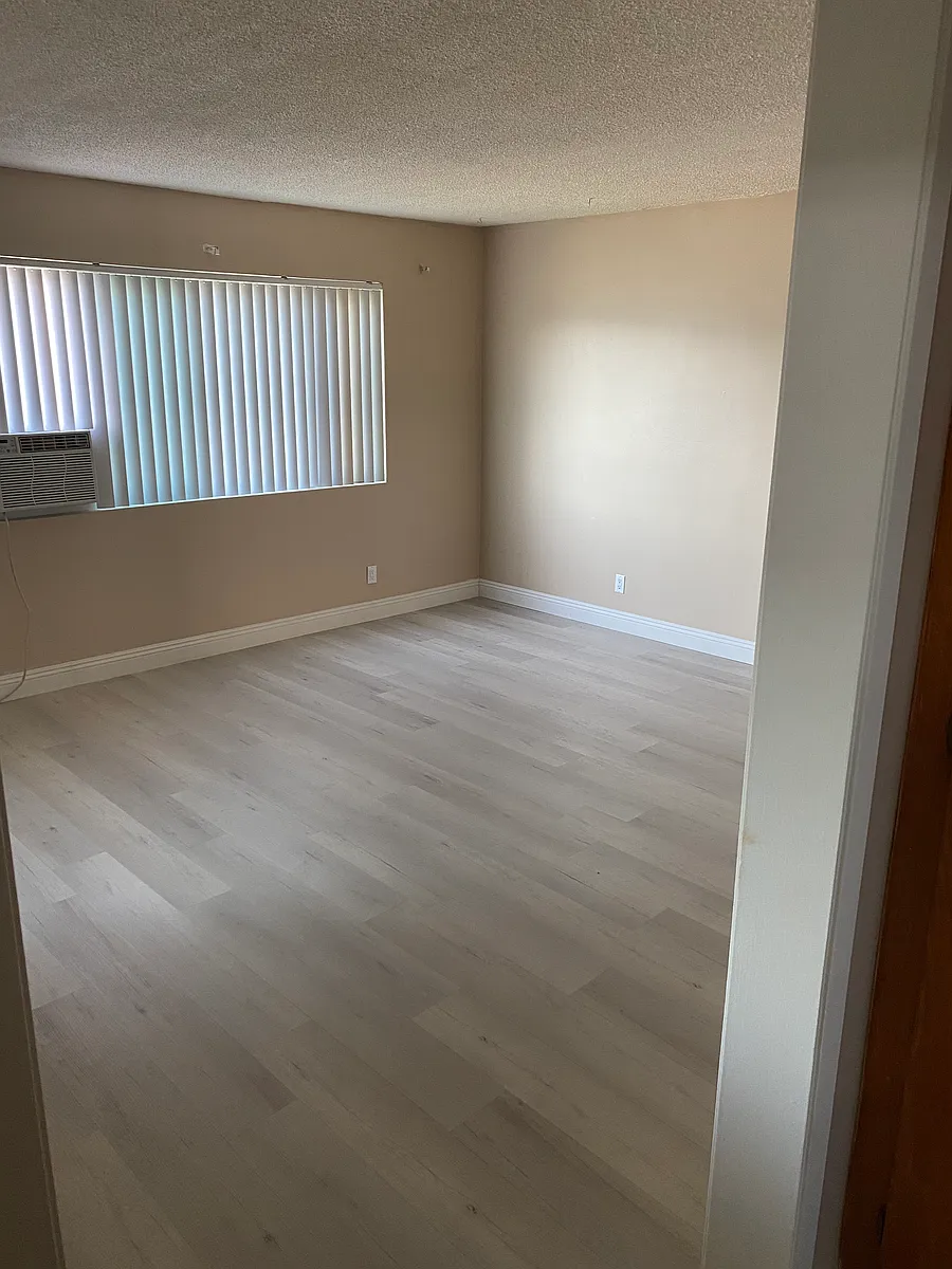 Building Photo - 270 E Badillo St #3