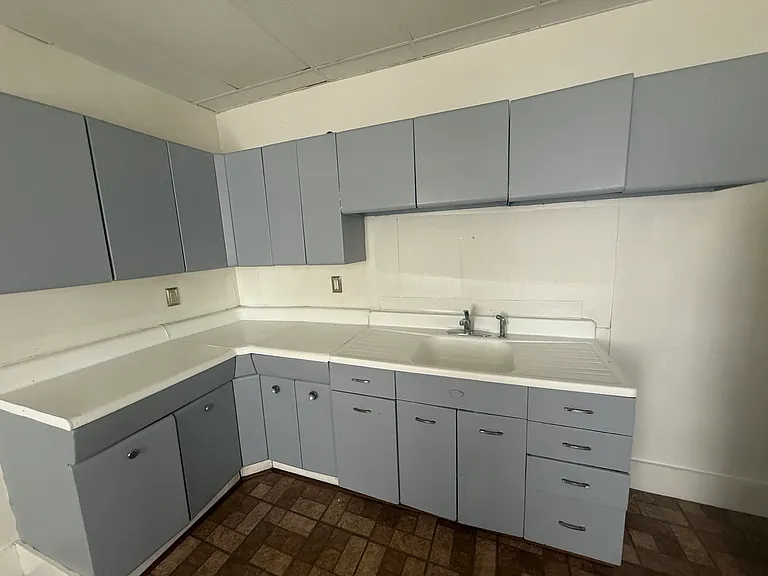 123 N Meade St — Photo 6