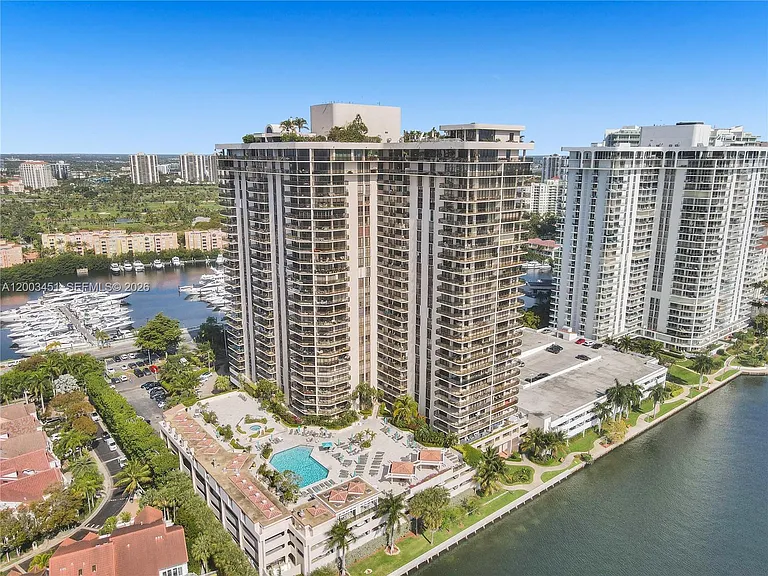 19667 Turnberry Way #9B — Photo 6