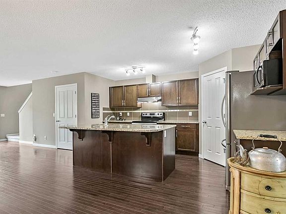 5th image of 32 Cranston Gate SE