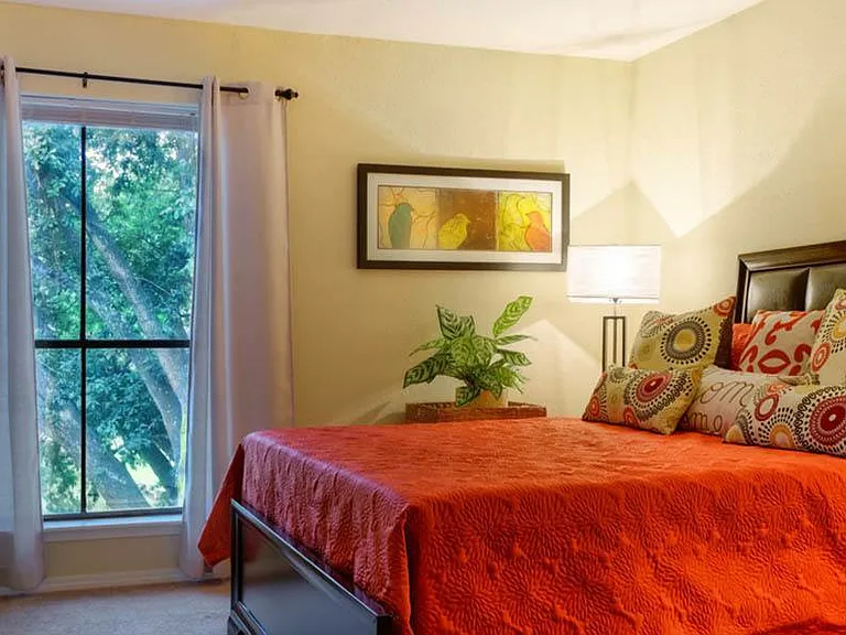 Del Lago Apartments — Photo 8
