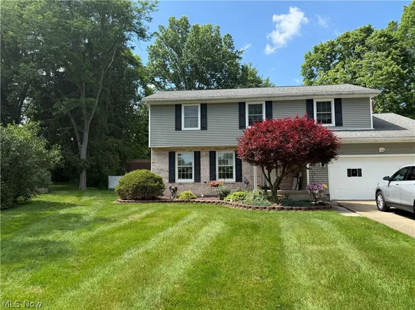1495 Fredrickburg Dr, Diamond, OH 44412