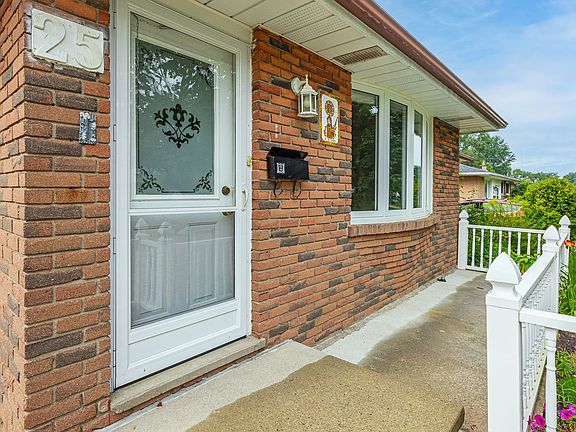 4th image of 25 Noel Ave
