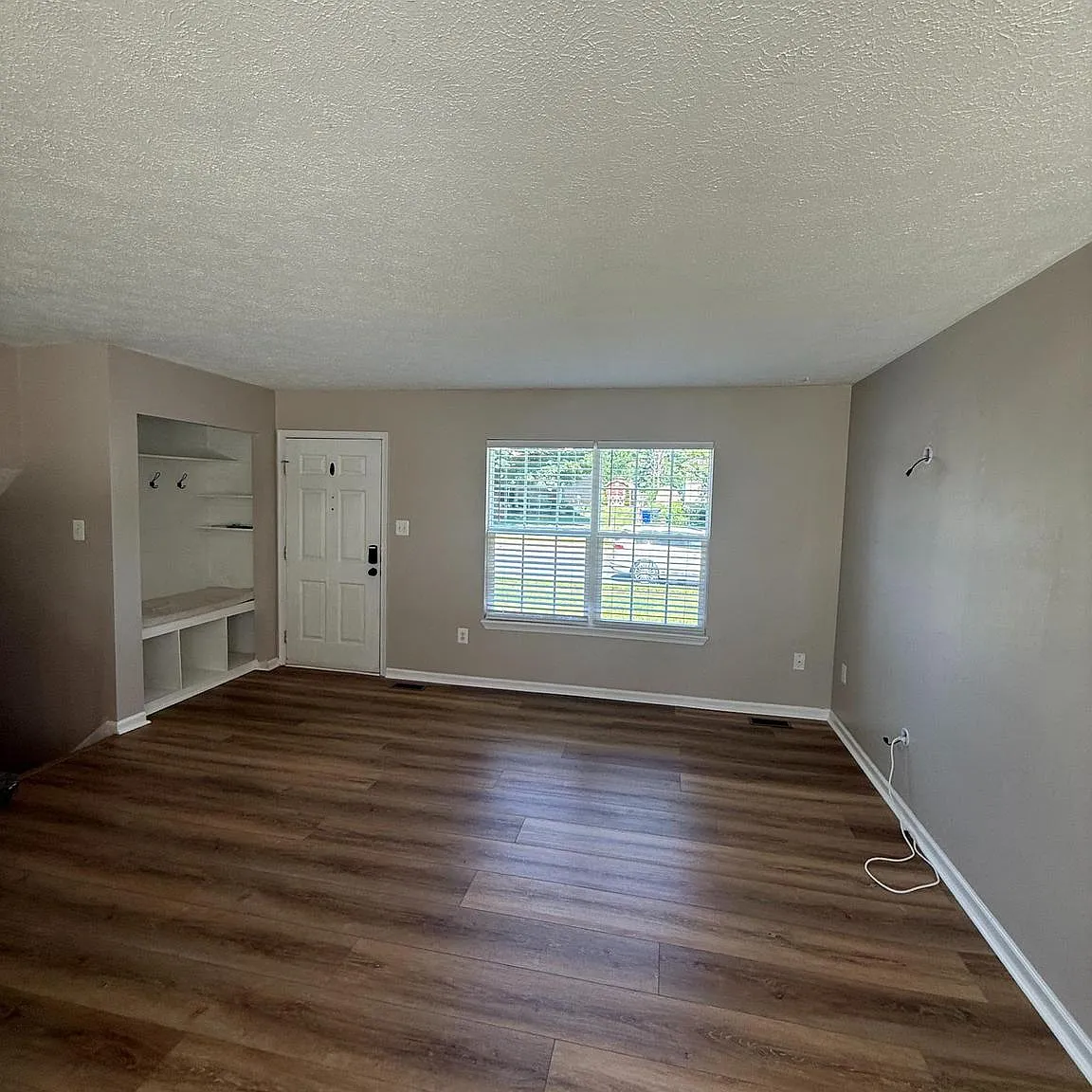 3 bed, 1432 sqft, $2,650 — Photo 2
