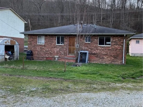 5248 Elk River Rd N, Elkview, WV 25071