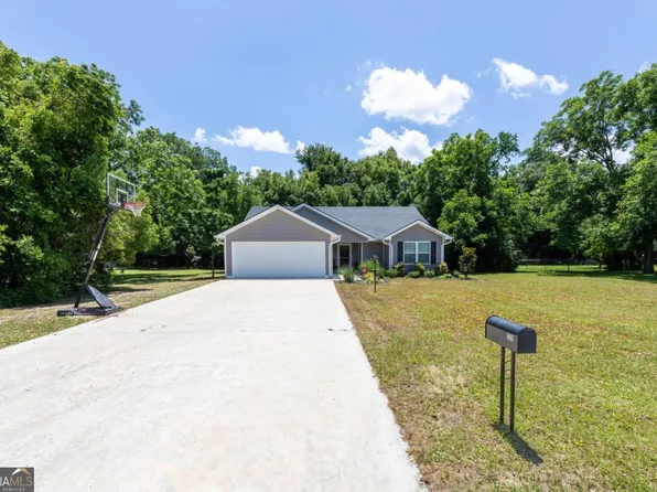 208 Frontier Dr, Waycross, GA 31501