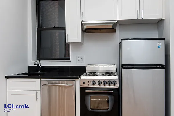 Rented by LC Lemle Real Estate Group | media 17