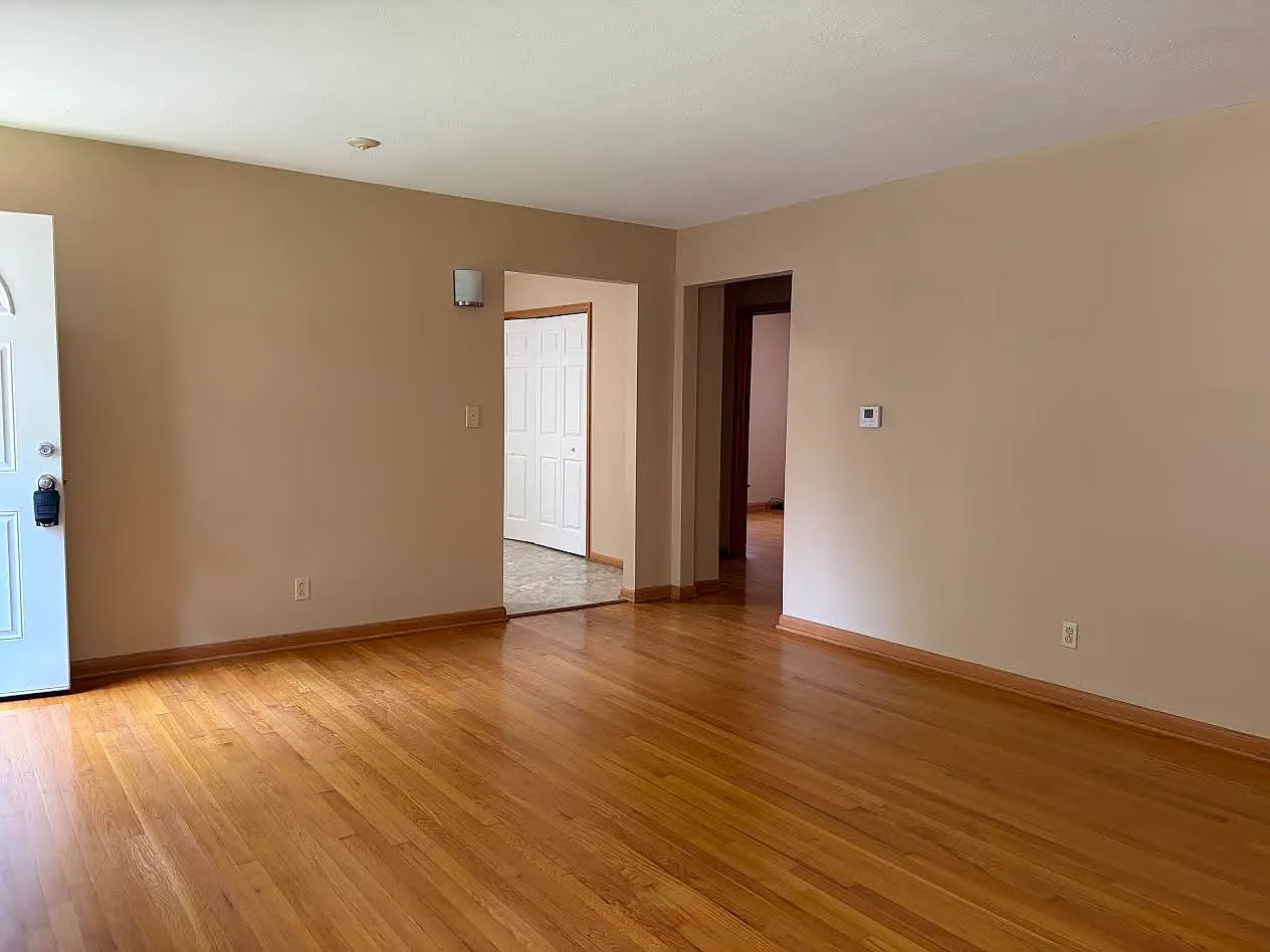 2 bed, 1000 sqft, $900 — Photo 2