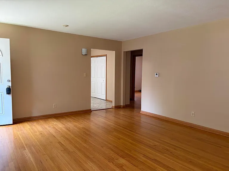 1363 E Elm St — Photo 2