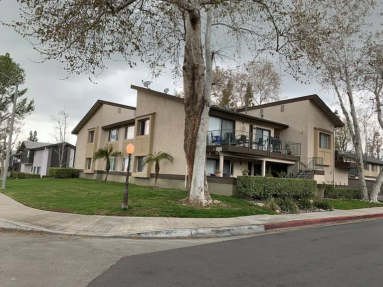 1176 E Lugonia Ave #16 — Photo 3