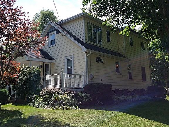 3rd image of 213 W Henry St