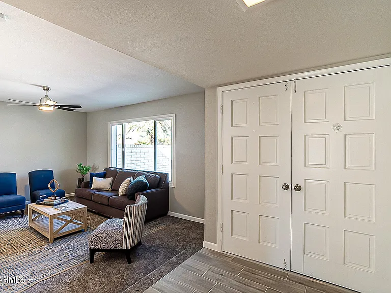 14008 N 52nd Ave — Photo 4