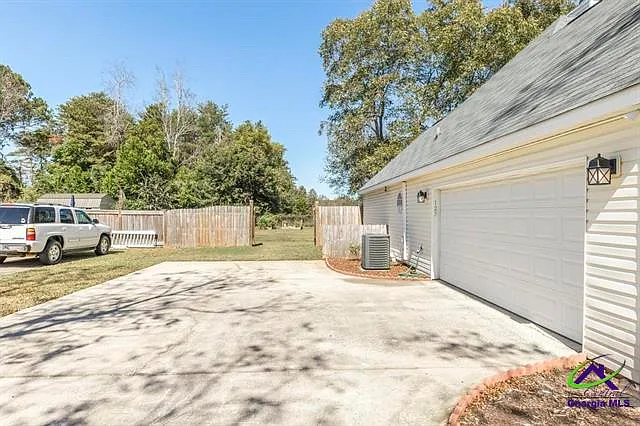 127 Grove Ln — Photo 8