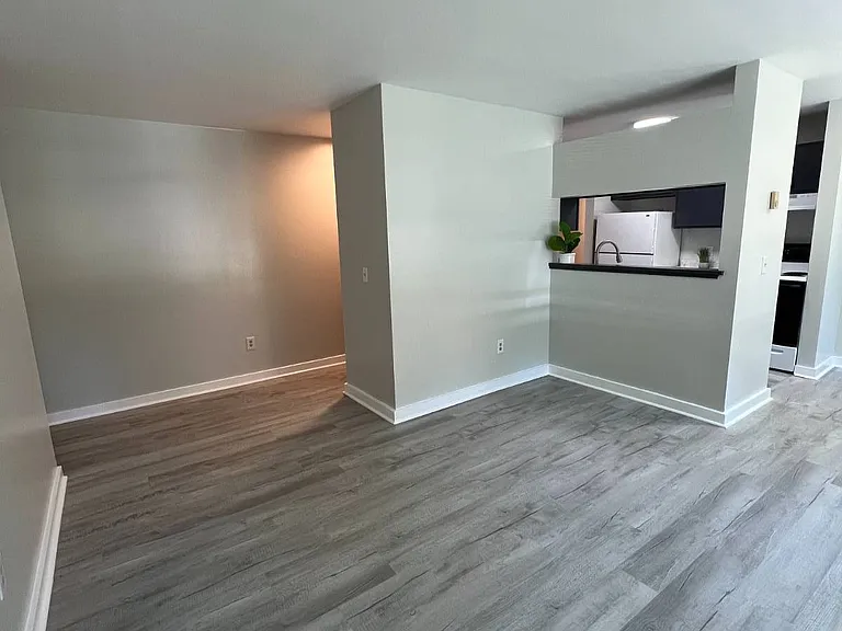 13 N College St #45 — Photo 2