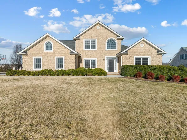 1136 W Crossing Dr, Forest, VA 24551