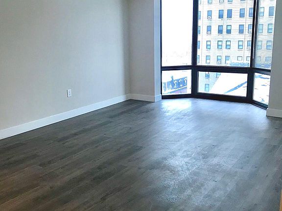 2nd image of 2020 Walnut St APT 10J
