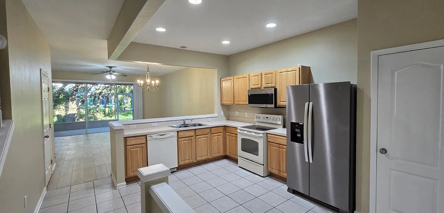 3 bed, 2.5 bath, 1644 sqft, $2,600 — Photo 2