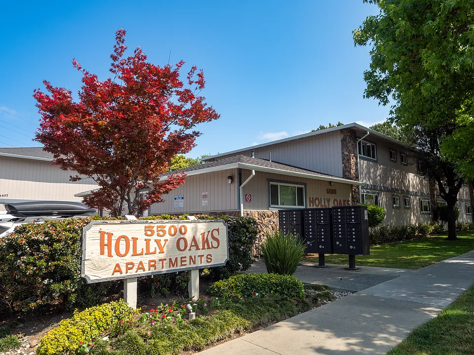 Holly Oaks Apartments