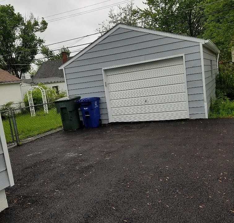 2nd image of 3460 Norwood St